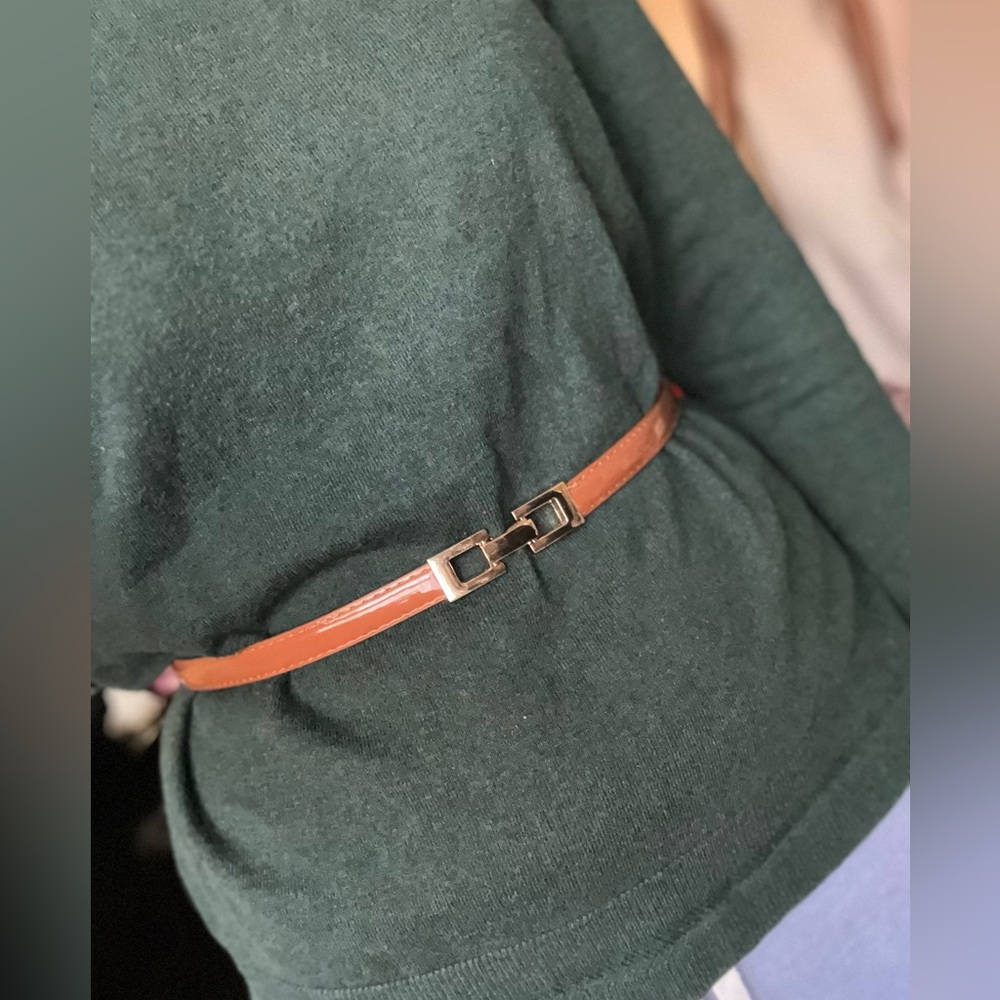 cognac brown sizes 0-18 buckle belt with gold tone hardware. Adjustable